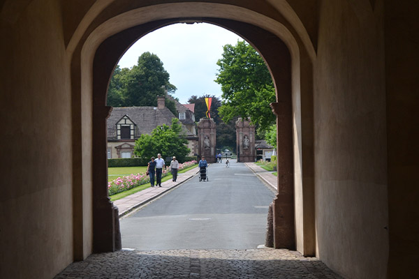 Klosterkomplekset består af en lang række bygninger og virker næsten som en helt lille landsby.