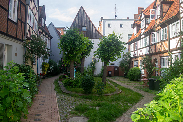 Lübecks husfacader er imponerende. Men husk også at kigge ind i de mange stemningsfulde gårdmiljøer.