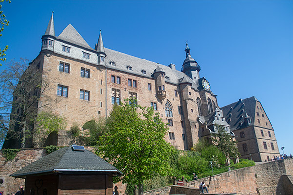 Slottet Landgrafenschloss på toppen af byen huser et kulturhistorisk museum - og tusindvis af flagermus.