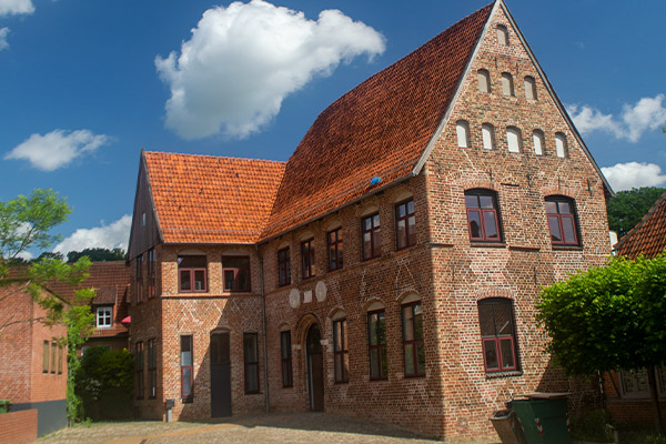 I denne smukke bygning i Mölln fra 1500-tallet boede den såkaldte "Stadthauptmann", der var udstationeret fra Lübeck for at holde styr på tranporten af salt, der passerede igennem byen.