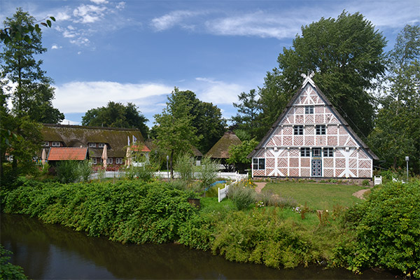 Lige uden for den gamle bydels volde ligger der et frilandsmuseum.