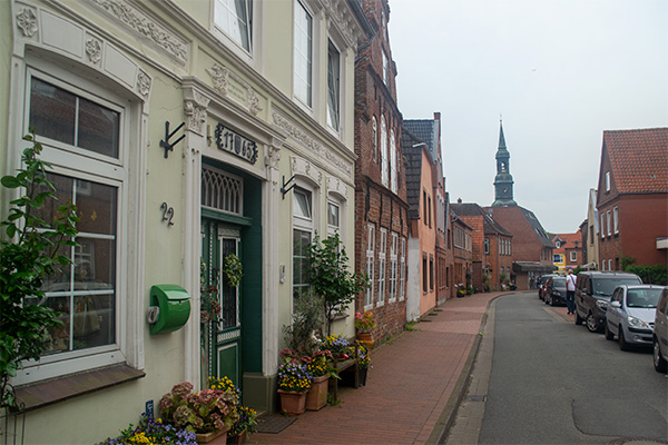 Gaden Neustadt har mange fine og detaljerige gavlhuse.