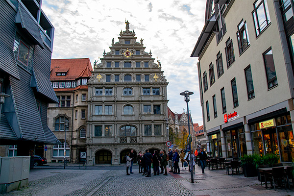 Gewandhaus er opført i 1300-tallet.