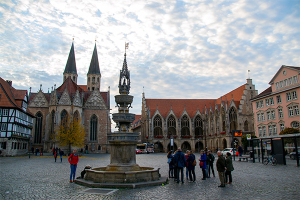 Altstadtmarkt byder på en pragtrække af fornemme bygninger