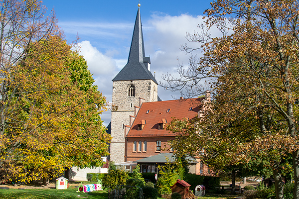 Nikolai-kirche er fikspunktet i bydel Nikolaivorstadt.