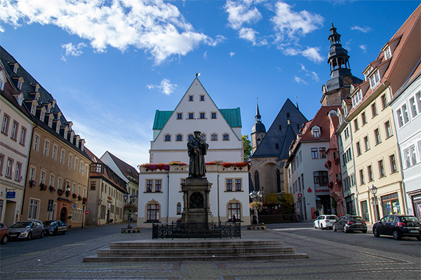 Marktplatz med det gotiske rådhus.