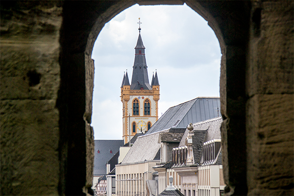 Udsigt til St. Gangolfs kirketårn fra Porta Nigra