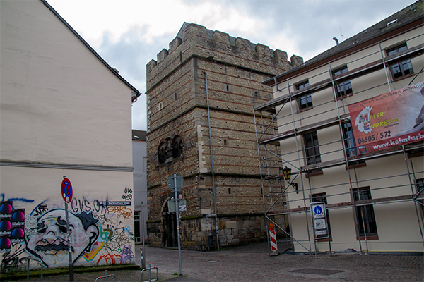Frankenturm er et af byens beboelige tårne og stammer fra 1100-tallet.