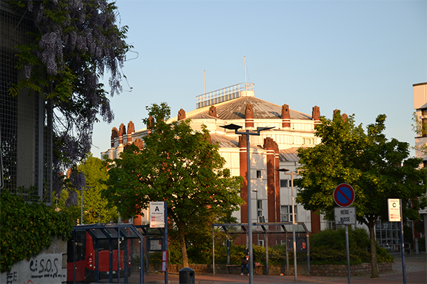 Byens teater er et spektakulært byggeri fra 1992.