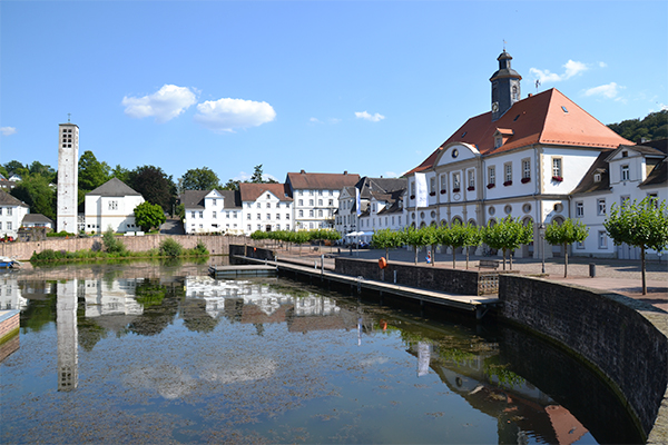 Havnen er byens omdrejningspunkt.