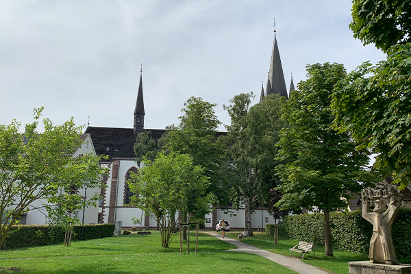 St. Martin er opført i år 1900 i nygotisk stil. Der har ligget tre tidligere kirker på grunden.