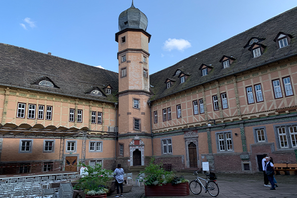 Den indre gård i slottet bliver blandt andet brugt til koncerter og teaterforestillinger.