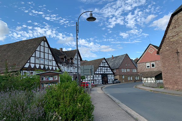 Breslauer Strasse er byens hovedgade.