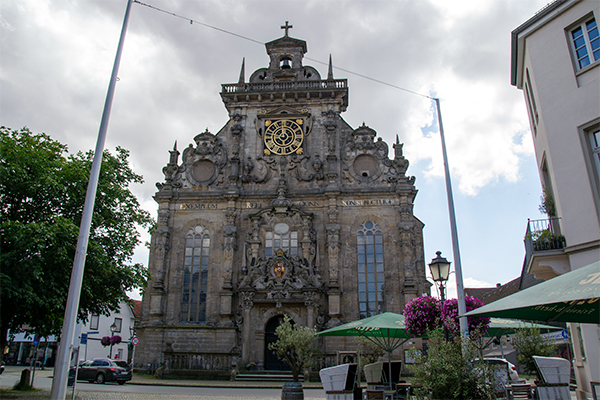 Byens kirke er opført i starten af 1600-tallet.