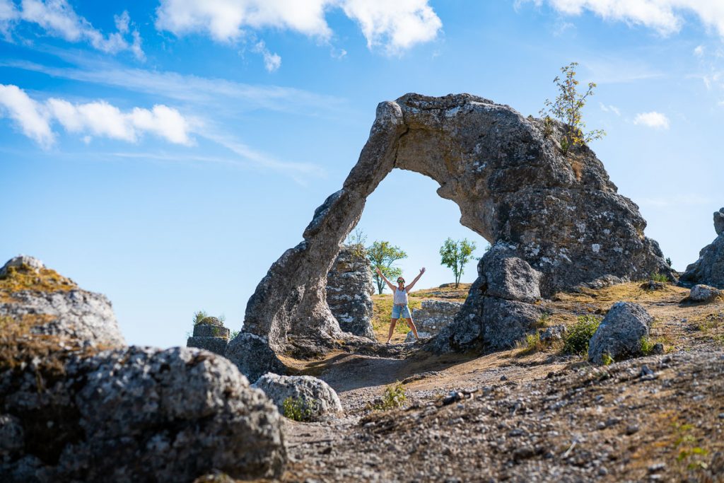 Gotlands spesielle steinbuer i naturen kalt rauker
