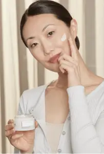 ORAJA_beauty_&_wellness_Model_anti-age_Biodroga