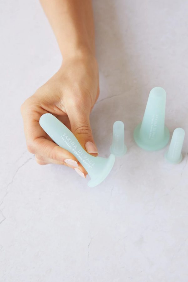 the facial cupping expert gezichtscups, face cupping, holistische schoonheid