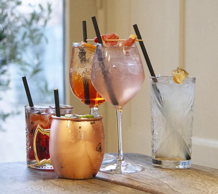 cocktails-oscar Cocktails at Oscar bar Café