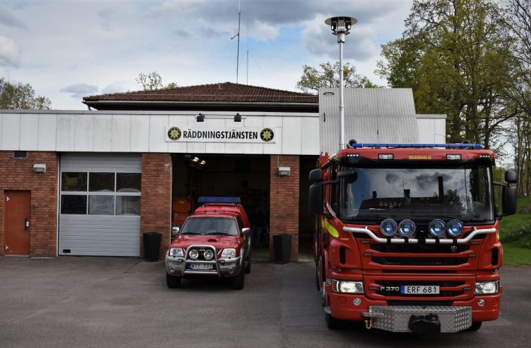 Räddningstjänsten utanför Kristdala brandstation