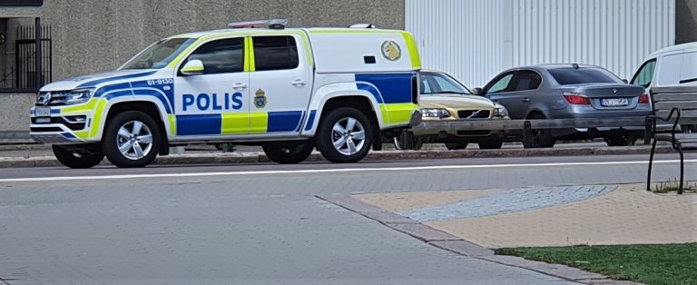 Bild på polisbil i Oskarshamn