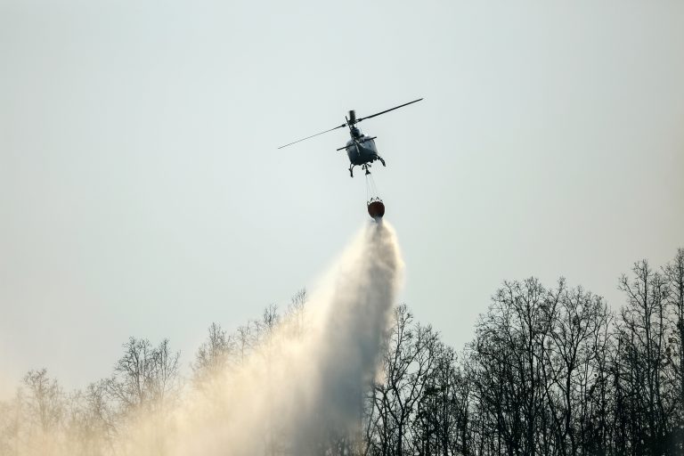 Vattenbombning med helikopter
