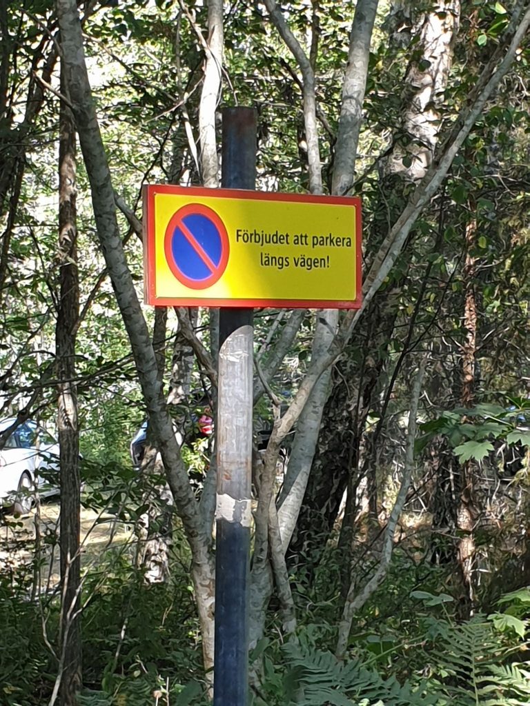 Förbjudet att parkera-skylt vid Götemaren utanför Misterhult