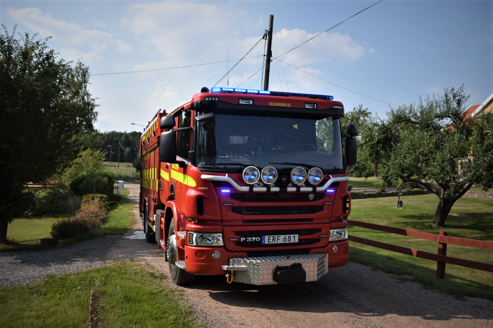 Blixtnedslag trolig orsak bakom mindre markbrand i Stora ...