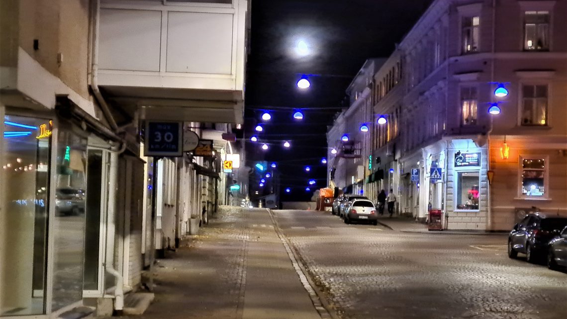 Oskarshamns kommunalråd förtydligar: Inte aktuellt att släcka ner all gatubelysning i kommunen Oskarshamns kommunalråd förtydligar: Inte aktuellt att släcka ner all gatubelysning i kommunen