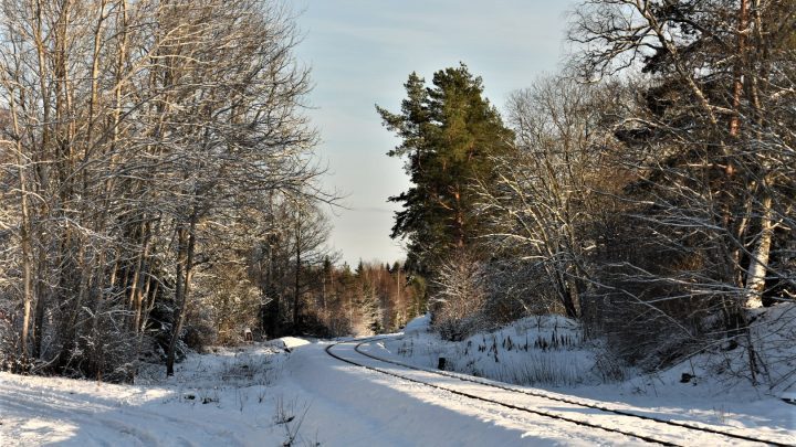 Järnväg i vinterlandskap