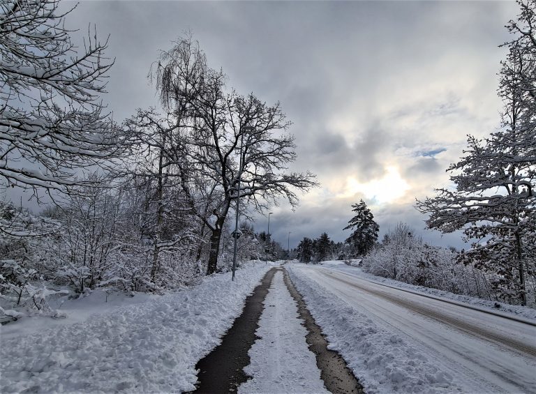 Väg med snö