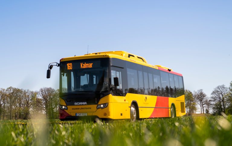 Regionbuss Kalmar KLT på landsbygden
