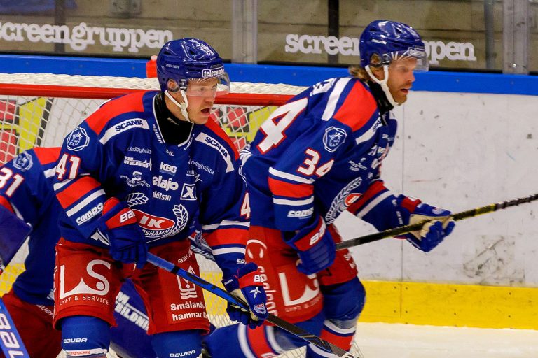 Johan Johnsson och Philip Samuelsson i IK Oskarshamn med Tim Juel i bakgrunden