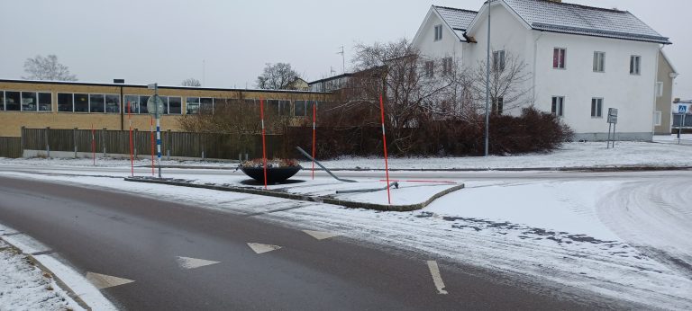 Påkörd trafikskylt i Mönsterås