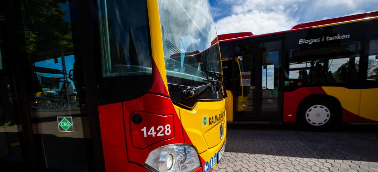 Närbild på en buss, Kalmar Länstrafik