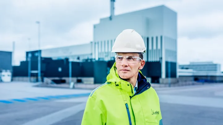 Johan Lundberg, VD på OKG utanför kärnkraftverket