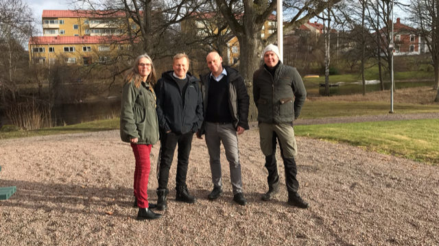 Fyra kristdemokrater från Högsby kommun poserar framför kameran