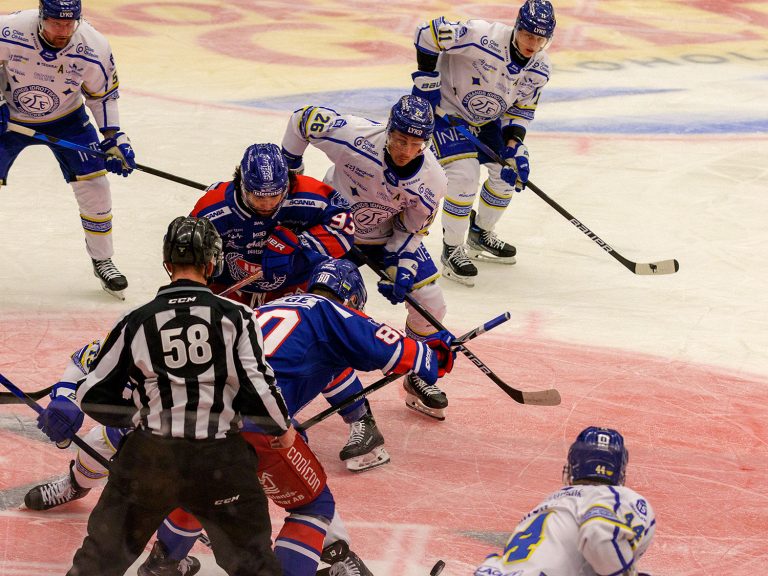 Spelbild från match mellan IK Oskarshamn och Leksand