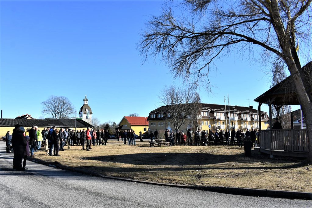 Manifestation mot kriget i Ukraina, på torget i Kristdala