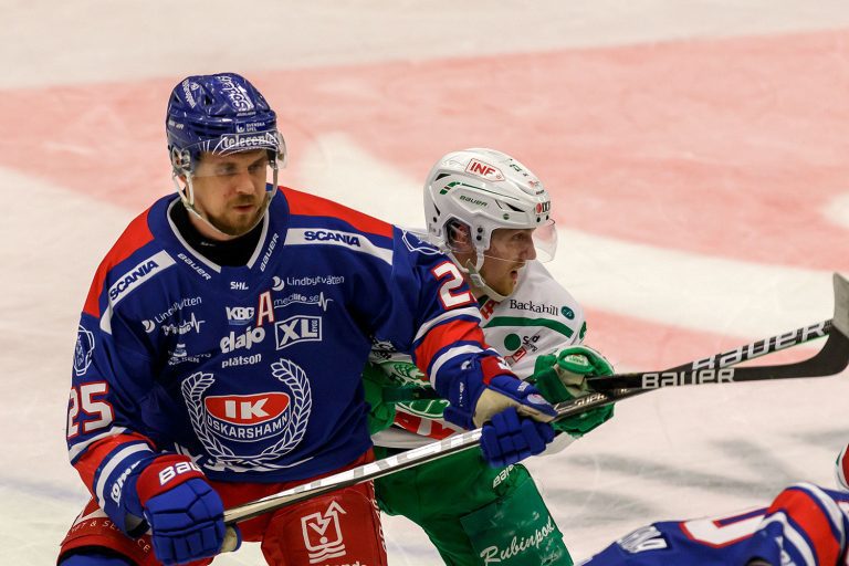 Johannes Salmonsson, IK Oskarshamn, i en kvartsfinal mot Rögle BK