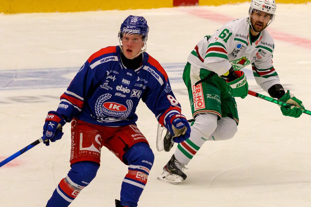 Bild på Fredrik Olofsson, IK Oskarshamn, i kvartsfinal mot Rögle BK