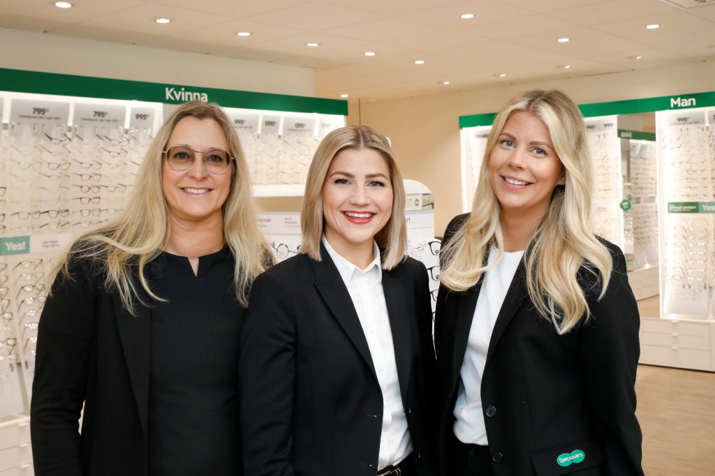Från vänster: Patricia Stavervik, Johanna Wigren och Jenny Solberg som nu öppnar nya Specsaversbutiken i Västervik.