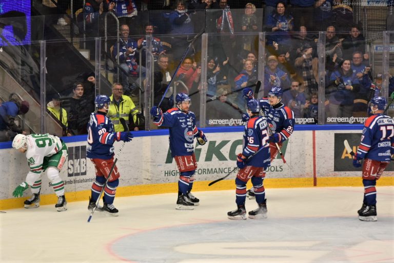 Bild från hockeymatch mellan IK Oskarshamn och Rögle BK