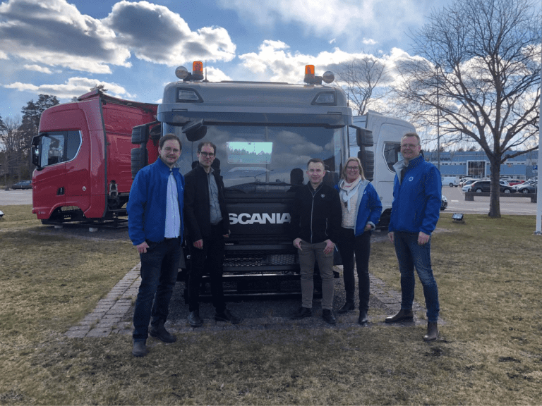 Moderater på besök på Scania i Oskarshamn