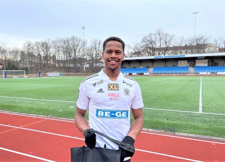 Zakaria Sawo, Oskarshamns AIK, tittar in i kameran med ett leende