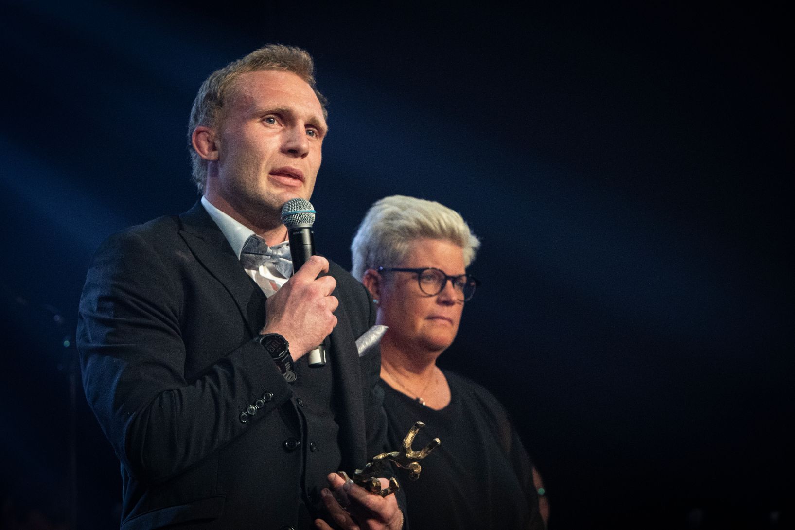 Emil Bertzell-Ejneby vann Årets idrottsprestation och tog emot priset av bland andra Ulrika Ringström