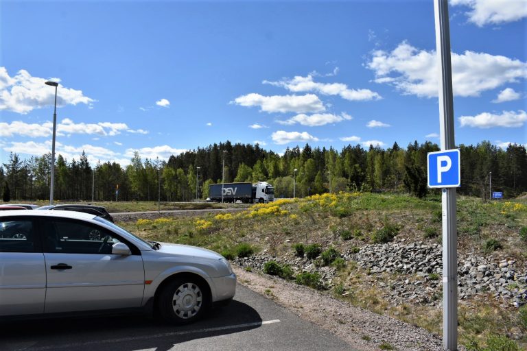 Samåkningsparkering i Glahytt, utanför Högsby