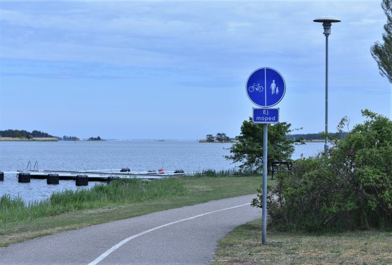 Gång- och cykelväg på Södra kajen i Mönsterås