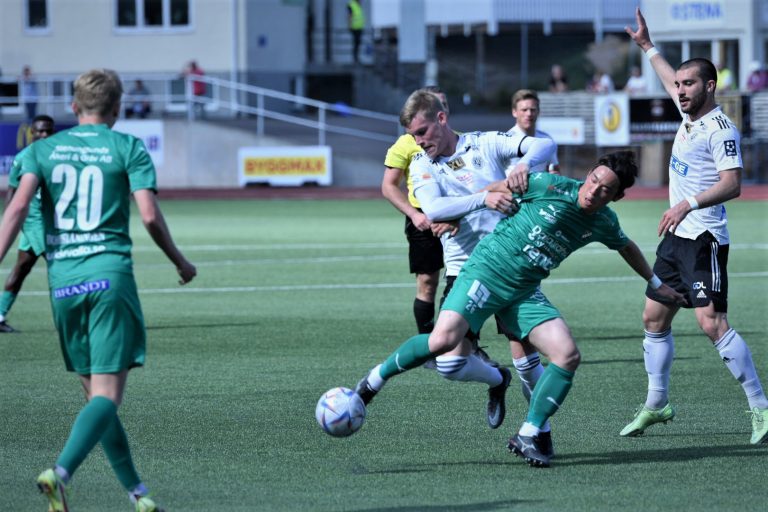 Fotbollsmatch mellan Oskarshamns AIK och Ljungskile