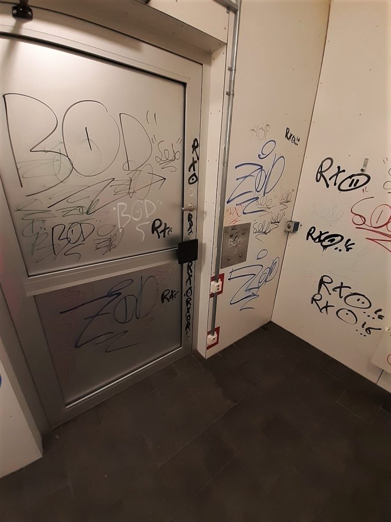 Klotterattack mot offentlig toalett i Oskarshamn