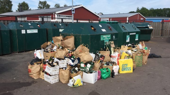 Nedskräpning vid återvinning i Borgholm på Öland